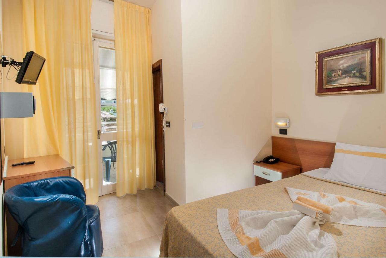 Hotel Nettuno Католика Екстериор снимка