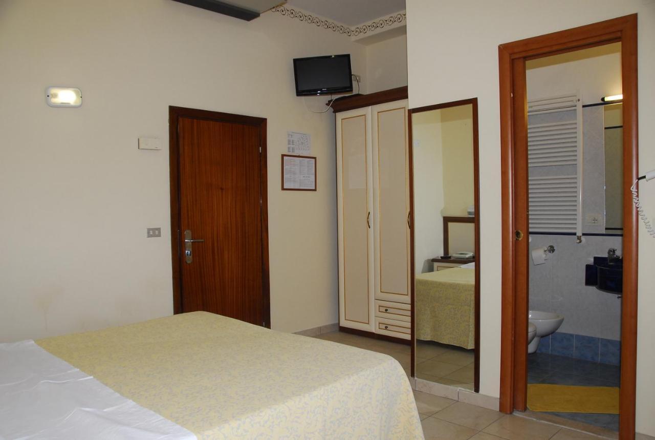 Hotel Nettuno Католика Екстериор снимка