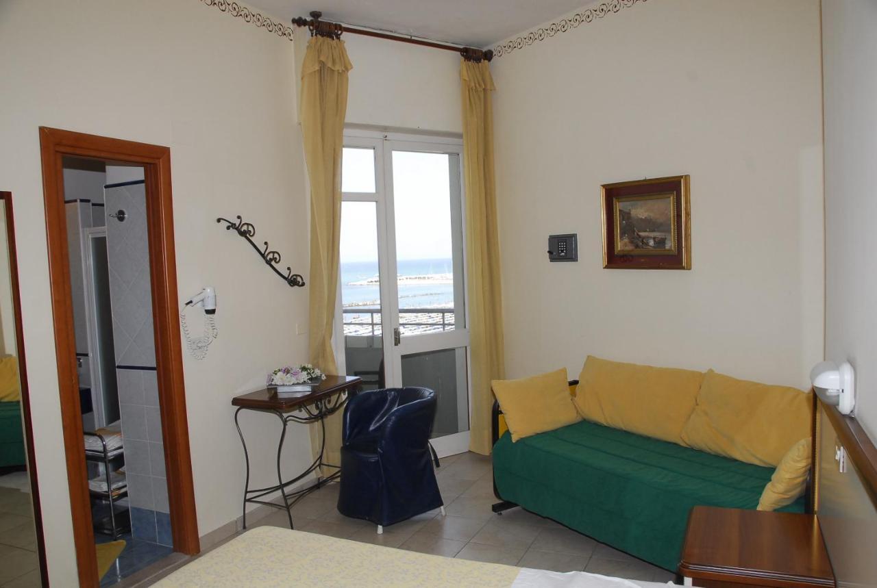 Hotel Nettuno Католика Екстериор снимка